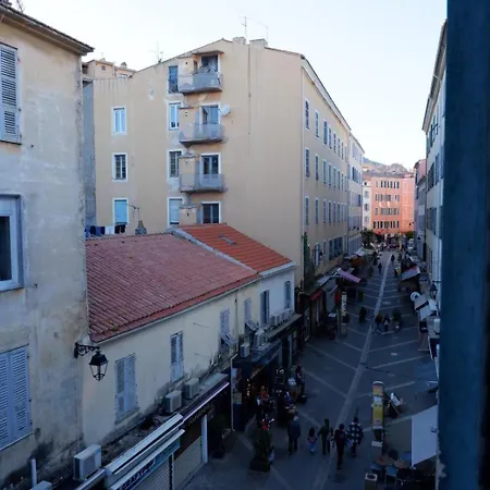 Tres Bel T2 Rue Fesch * Ajaccio (Corsica)